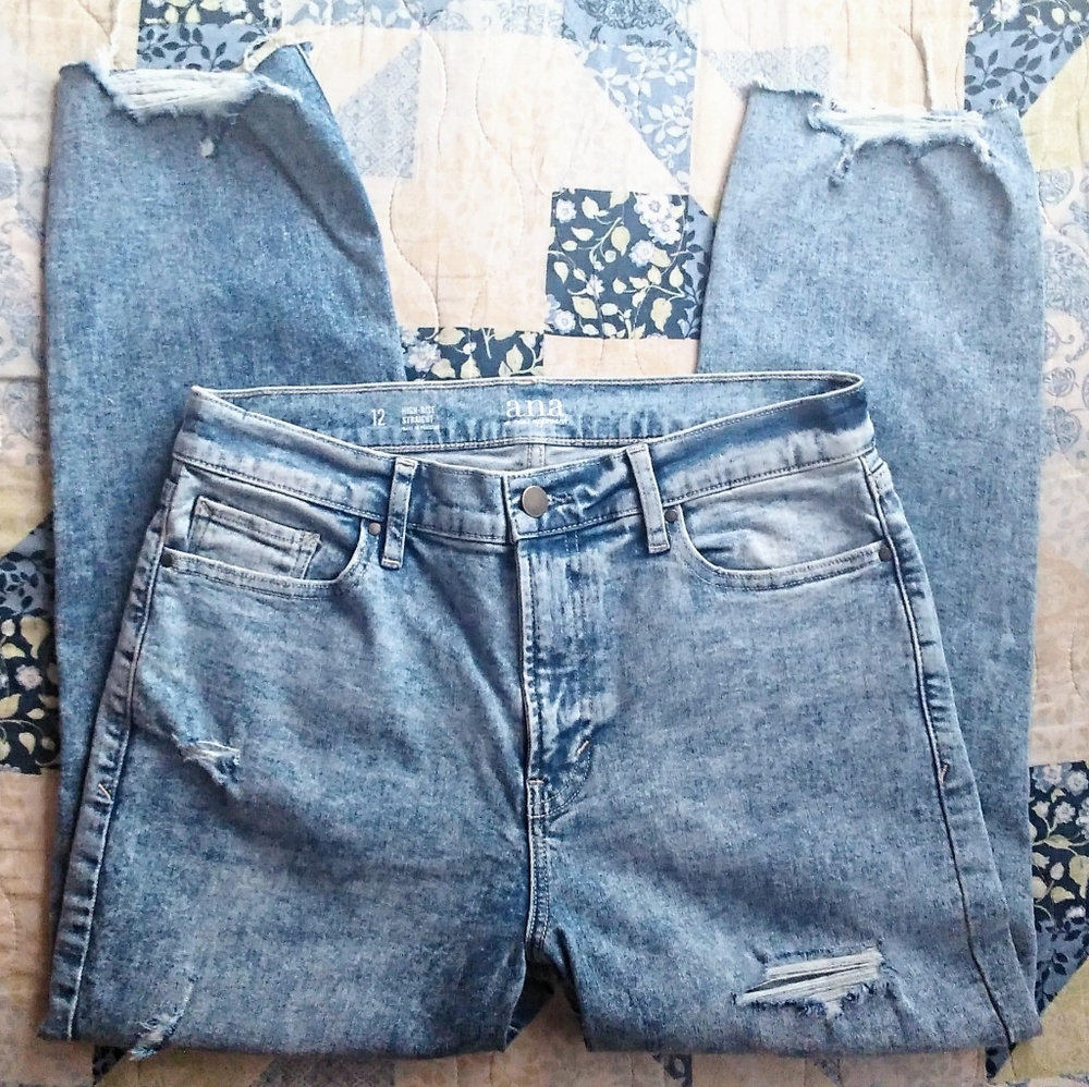 ⭐Bundle 5 for 25 with anything marked with a star. Acid Washed Ripped Jeans